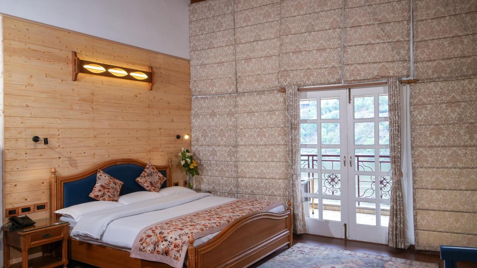 Neelesh Inn- A Luxury Lake View Hotel- 20 Kms From Nainital Bhīm Tāl Zewnętrze zdjęcie