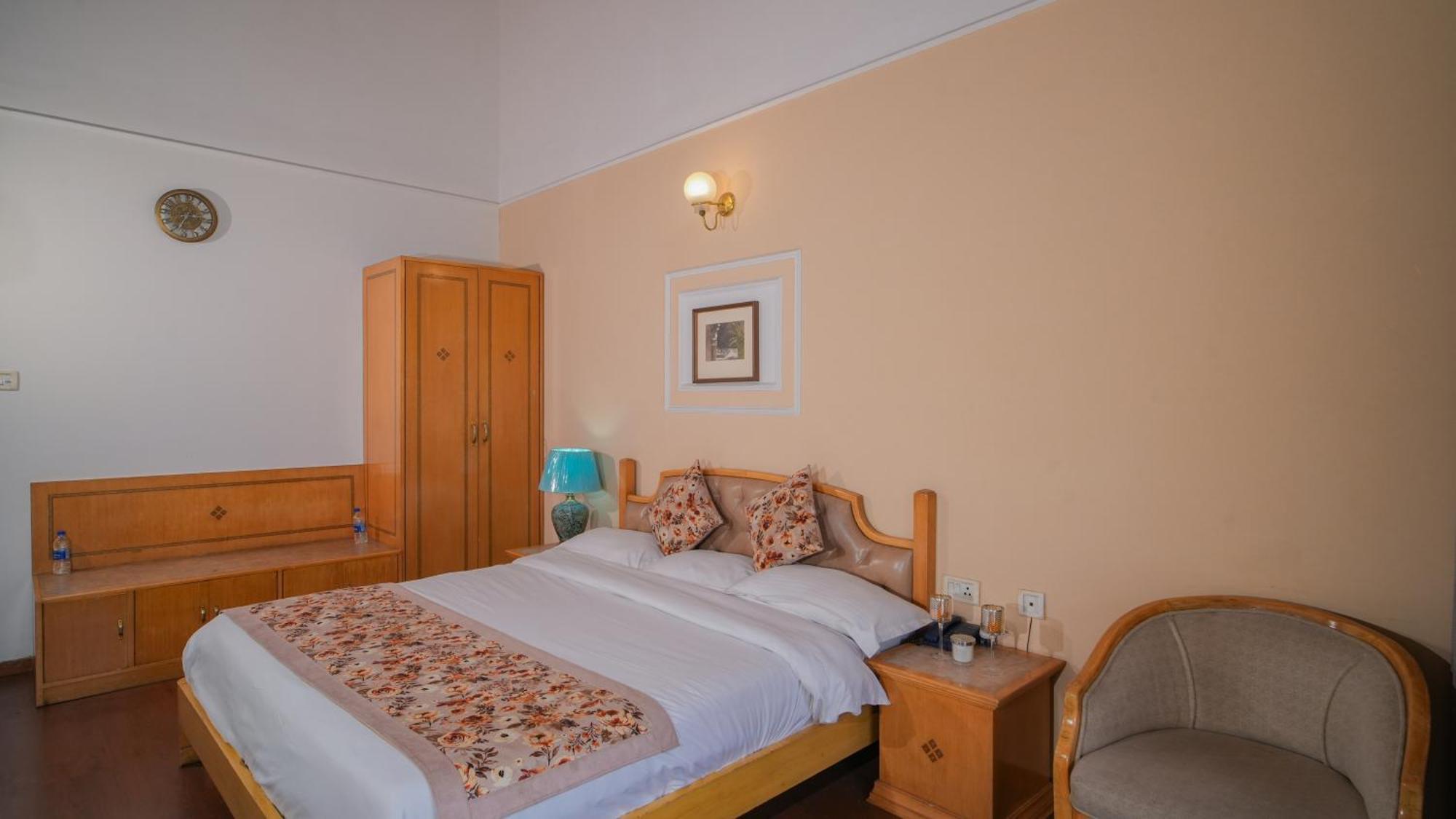 Neelesh Inn- A Luxury Lake View Hotel- 20 Kms From Nainital Bhīm Tāl Zewnętrze zdjęcie