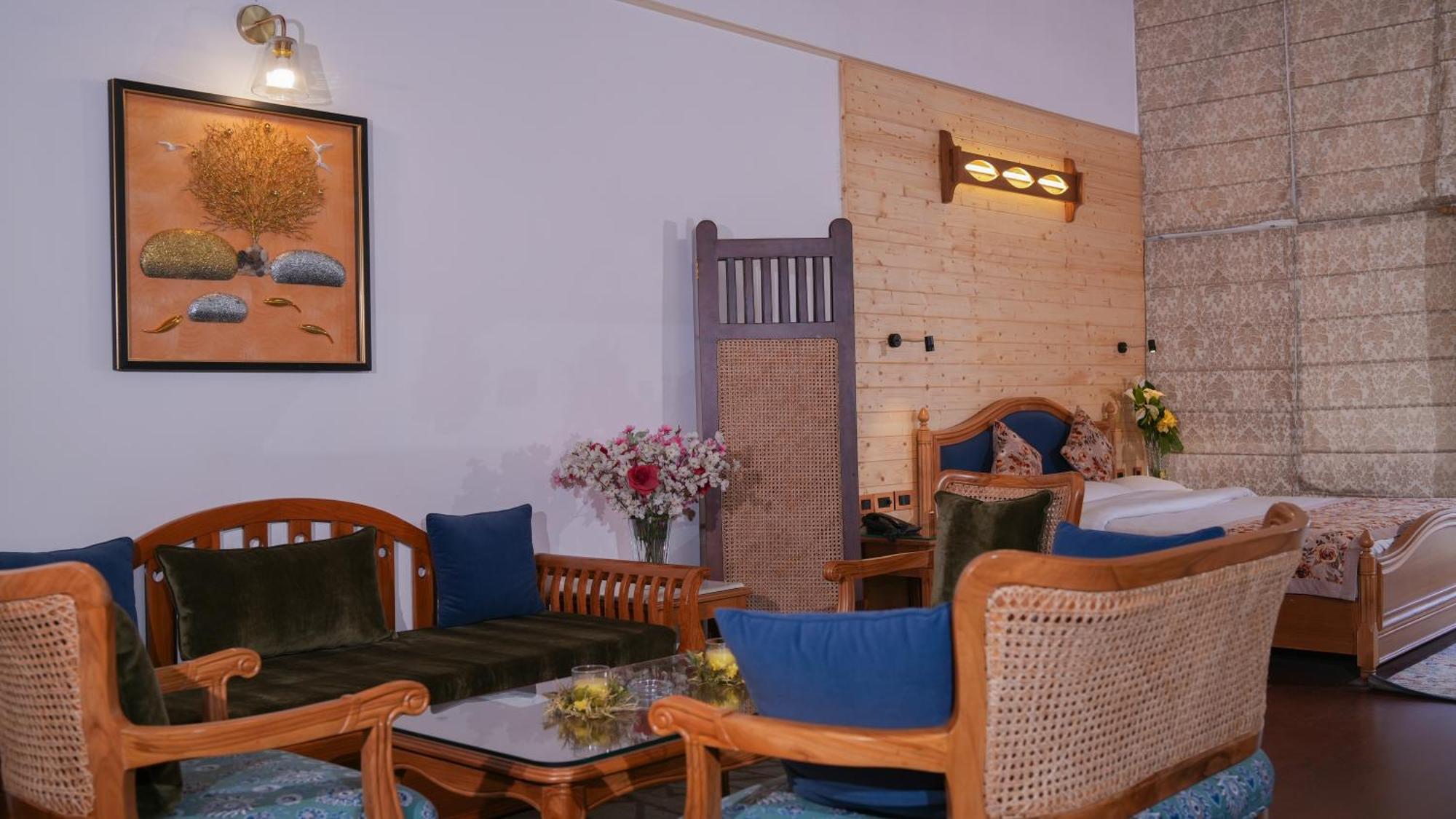 Neelesh Inn- A Luxury Lake View Hotel- 20 Kms From Nainital Bhīm Tāl Zewnętrze zdjęcie