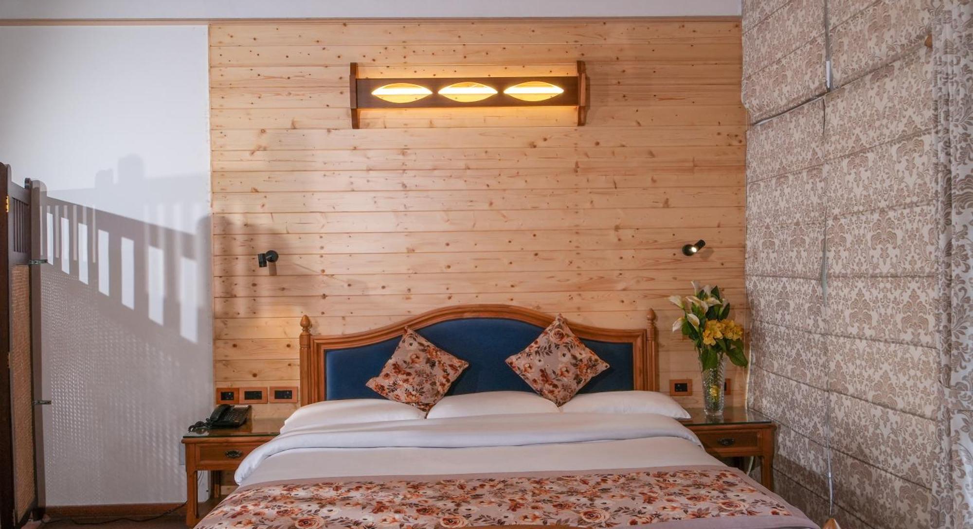 Neelesh Inn- A Luxury Lake View Hotel- 20 Kms From Nainital Bhīm Tāl Zewnętrze zdjęcie
