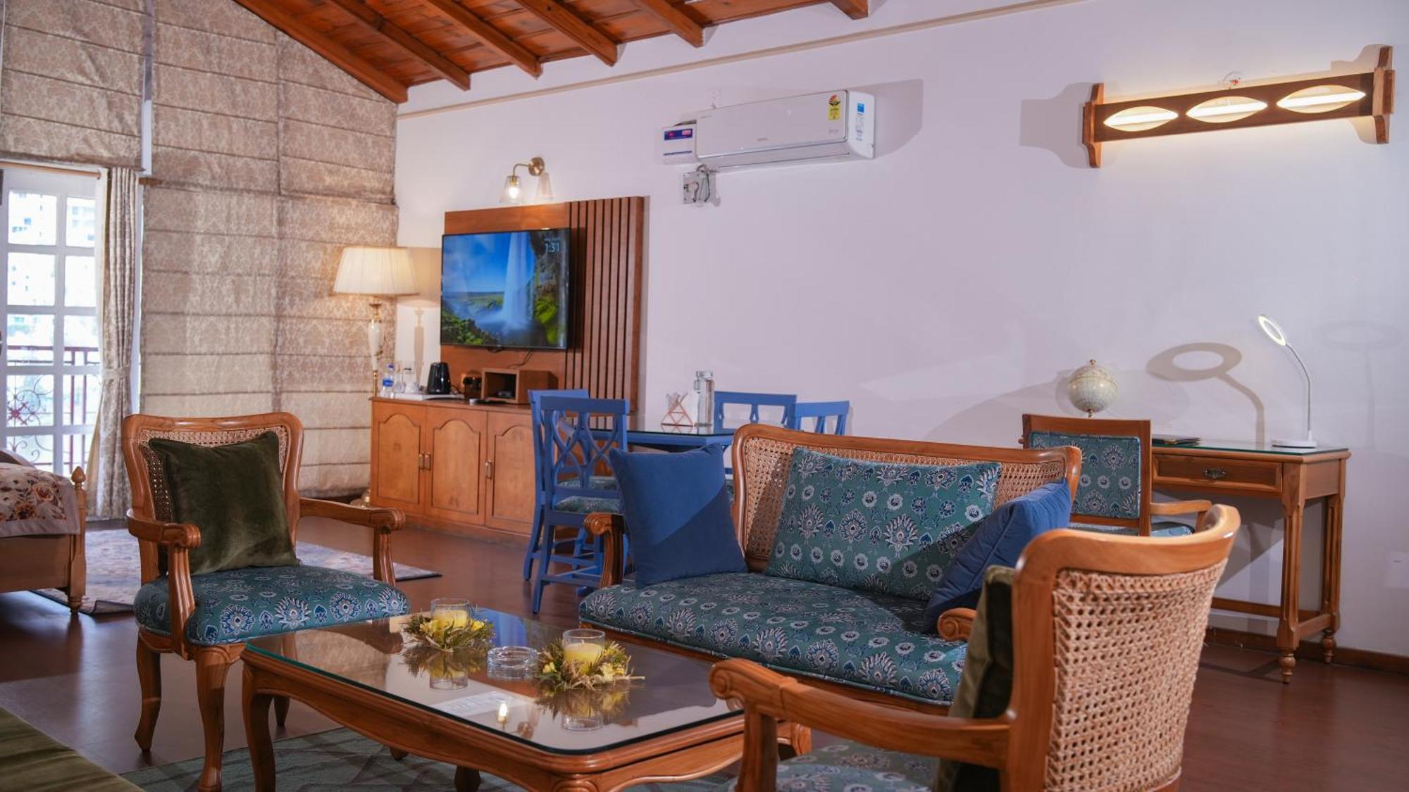 Neelesh Inn- A Luxury Lake View Hotel- 20 Kms From Nainital Bhīm Tāl Zewnętrze zdjęcie