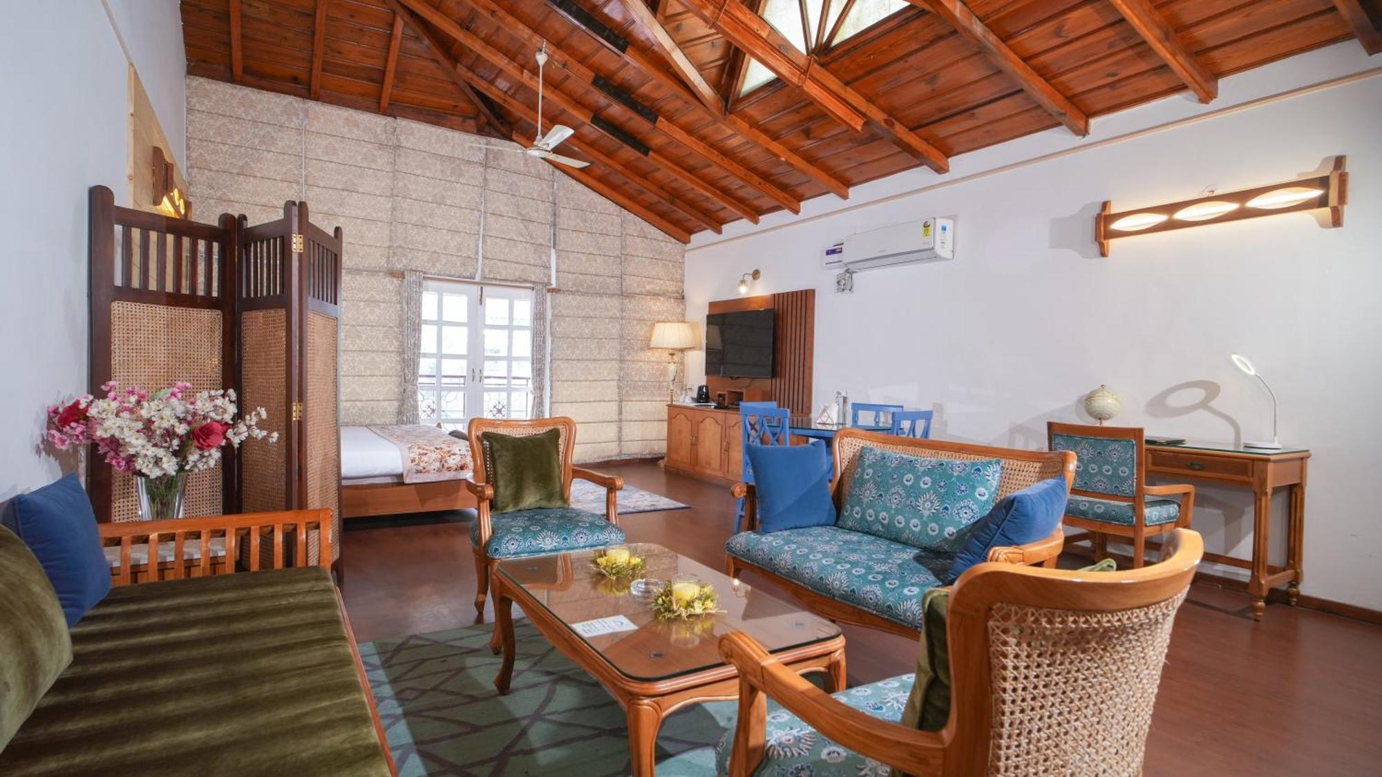 Neelesh Inn- A Luxury Lake View Hotel- 20 Kms From Nainital Bhīm Tāl Zewnętrze zdjęcie