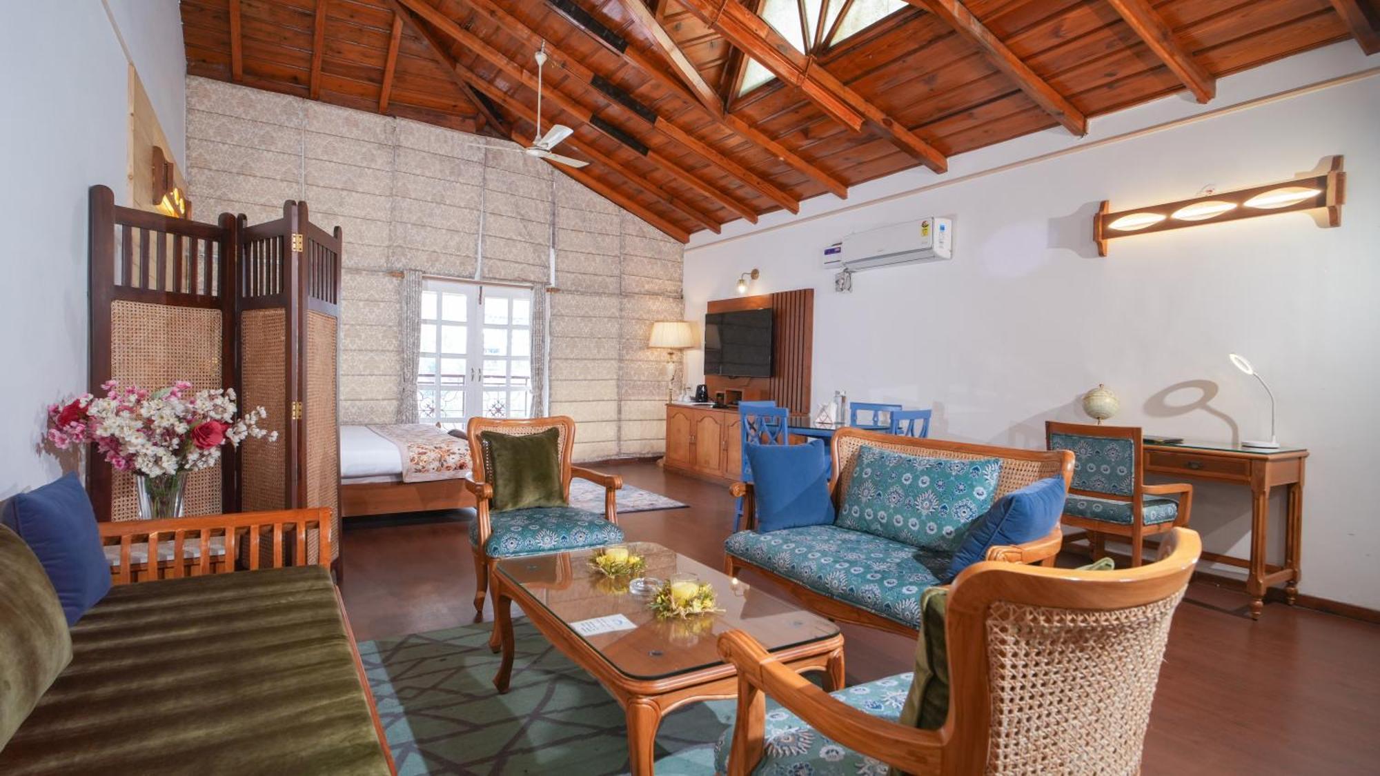 Neelesh Inn- A Luxury Lake View Hotel- 20 Kms From Nainital Bhīm Tāl Zewnętrze zdjęcie