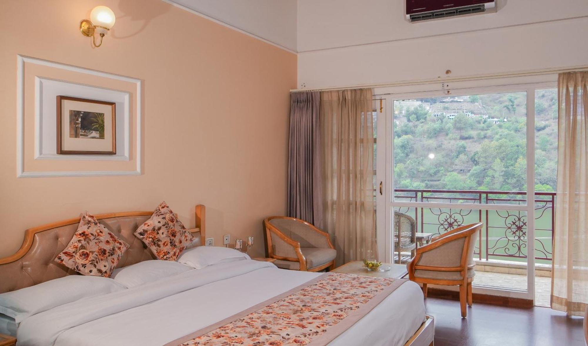 Neelesh Inn- A Luxury Lake View Hotel- 20 Kms From Nainital Bhīm Tāl Zewnętrze zdjęcie