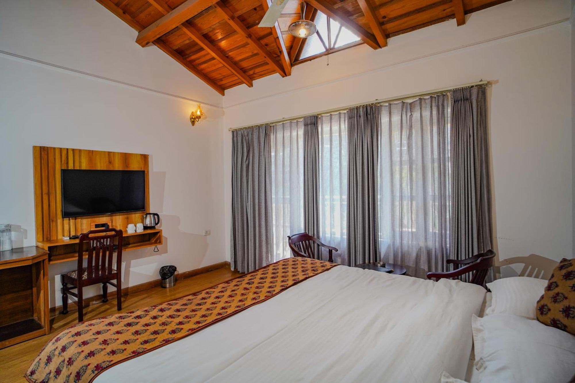 Neelesh Inn- A Luxury Lake View Hotel- 20 Kms From Nainital Bhīm Tāl Zewnętrze zdjęcie