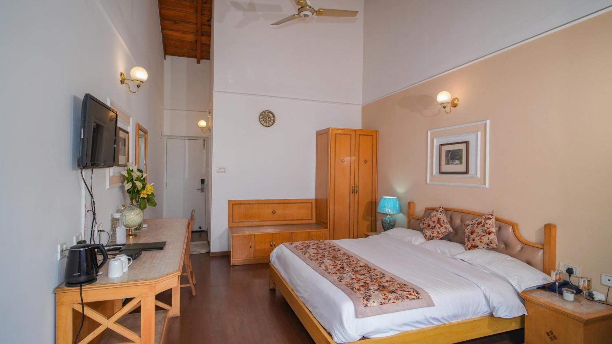 Neelesh Inn- A Luxury Lake View Hotel- 20 Kms From Nainital Bhīm Tāl Zewnętrze zdjęcie