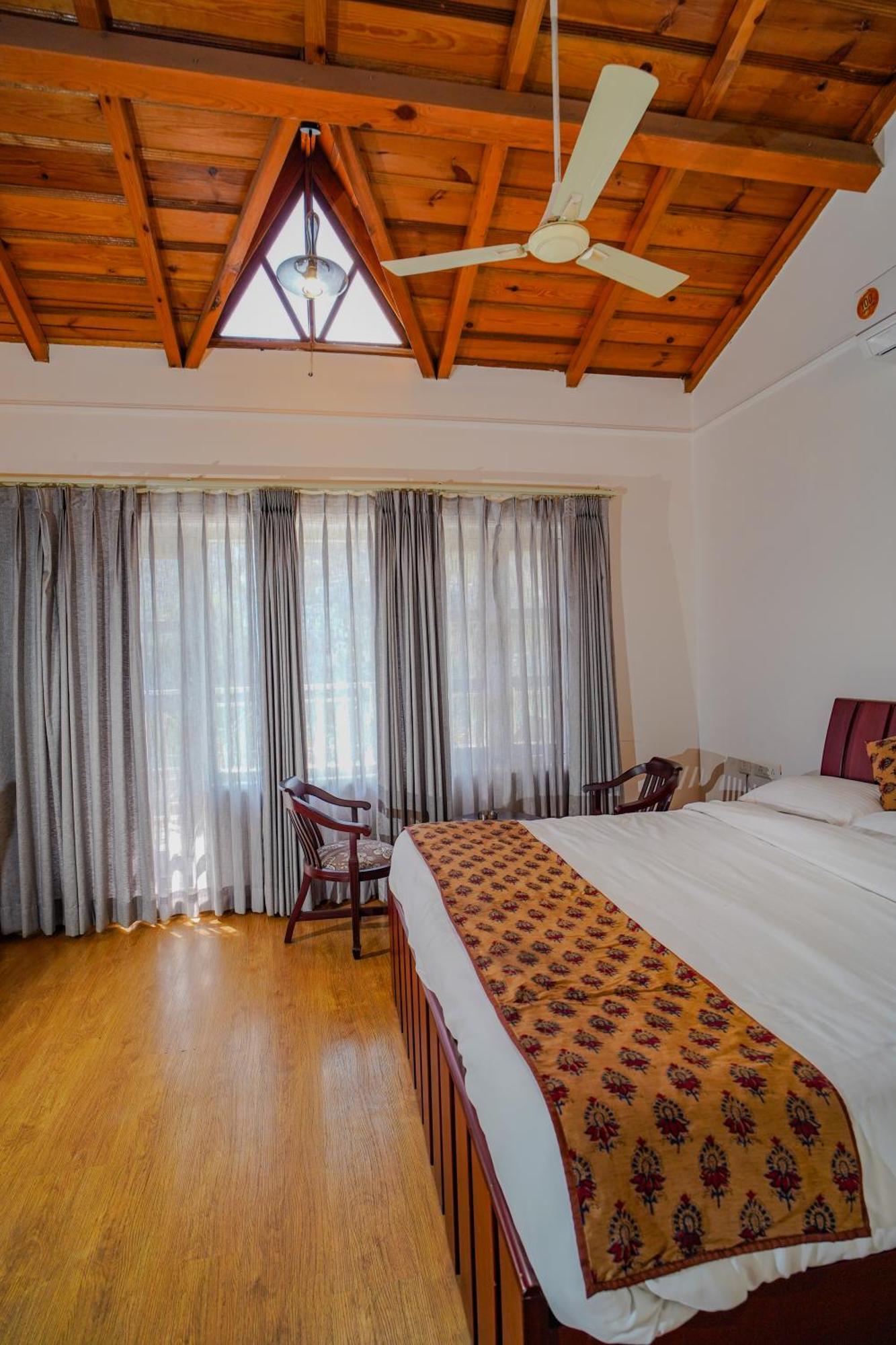 Neelesh Inn- A Luxury Lake View Hotel- 20 Kms From Nainital Bhīm Tāl Zewnętrze zdjęcie