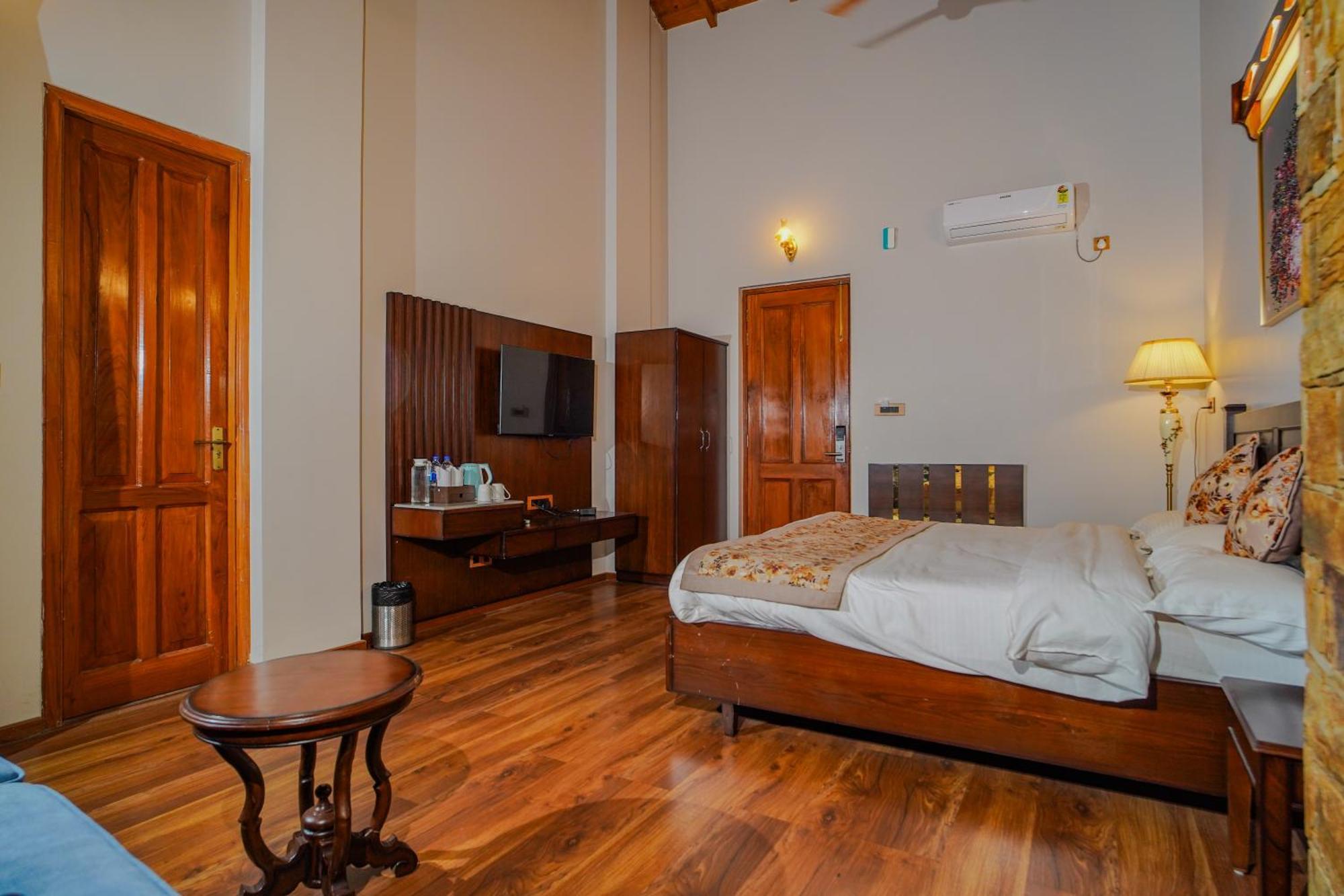 Neelesh Inn- A Luxury Lake View Hotel- 20 Kms From Nainital Bhīm Tāl Zewnętrze zdjęcie
