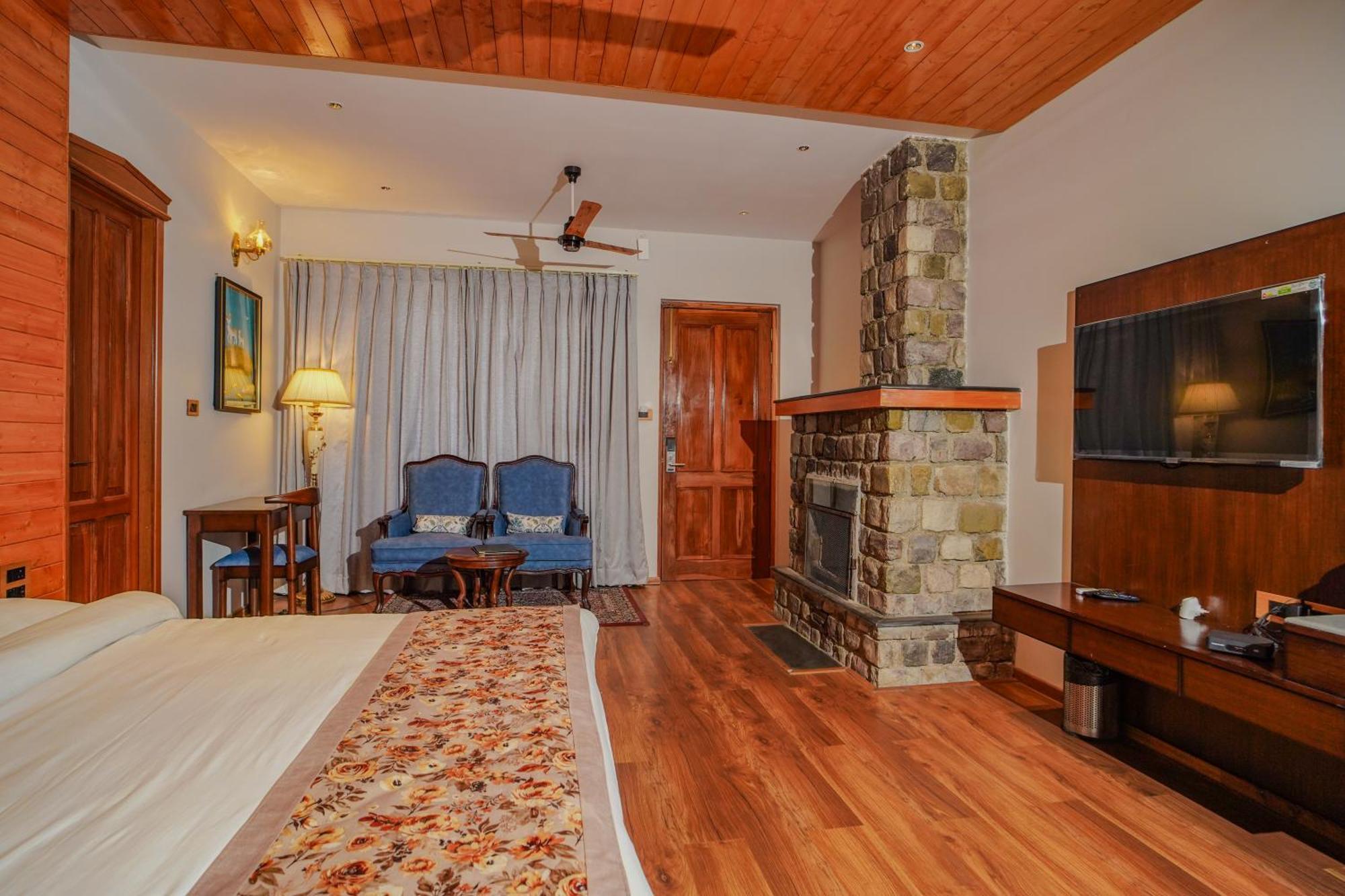 Neelesh Inn- A Luxury Lake View Hotel- 20 Kms From Nainital Bhīm Tāl Zewnętrze zdjęcie
