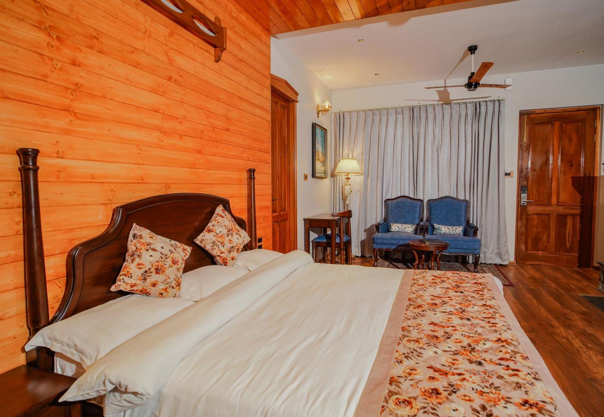 Neelesh Inn- A Luxury Lake View Hotel- 20 Kms From Nainital Bhīm Tāl Zewnętrze zdjęcie
