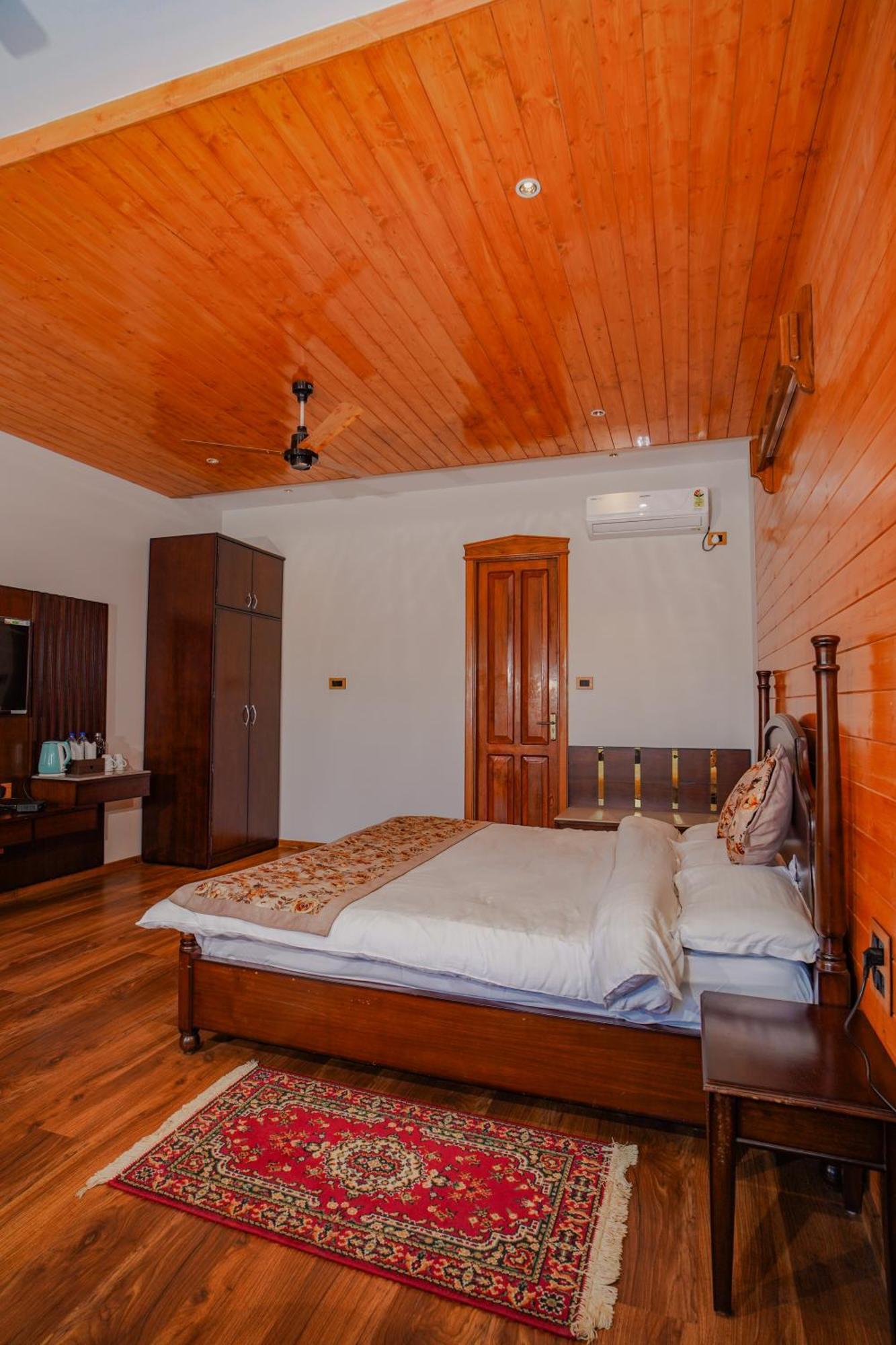 Neelesh Inn- A Luxury Lake View Hotel- 20 Kms From Nainital Bhīm Tāl Zewnętrze zdjęcie